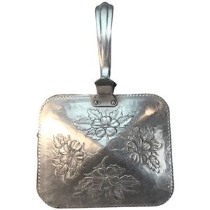 Vintage 50’s Everlast Hand-Forged Hammered Aluminum Floral Silent Butler